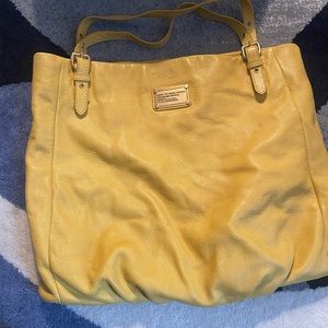 Marc Jacob gently use handbag or shoulder bag can be used either way😍